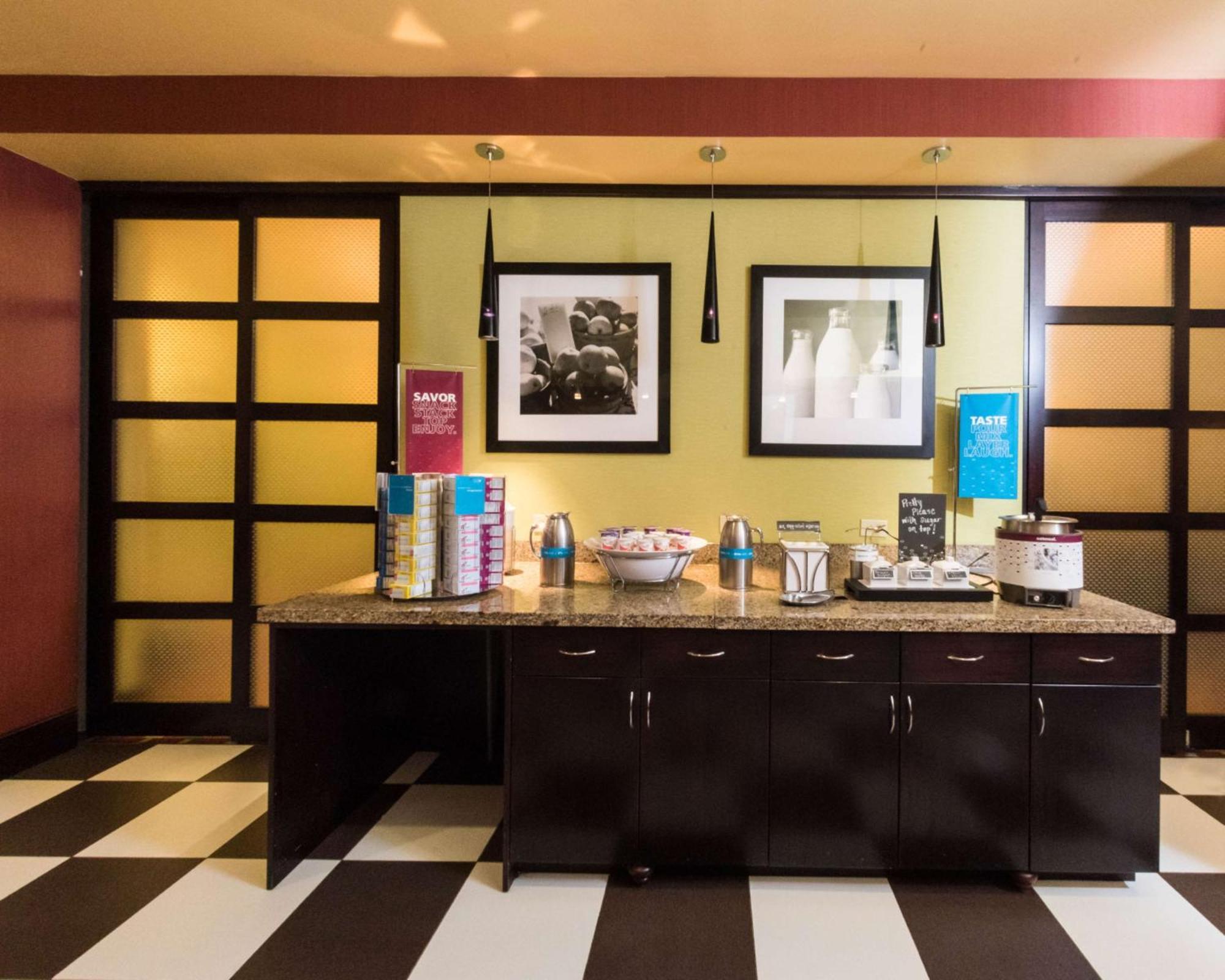 Hampton Inn And Suites Woodstock, Virginia Buitenkant foto